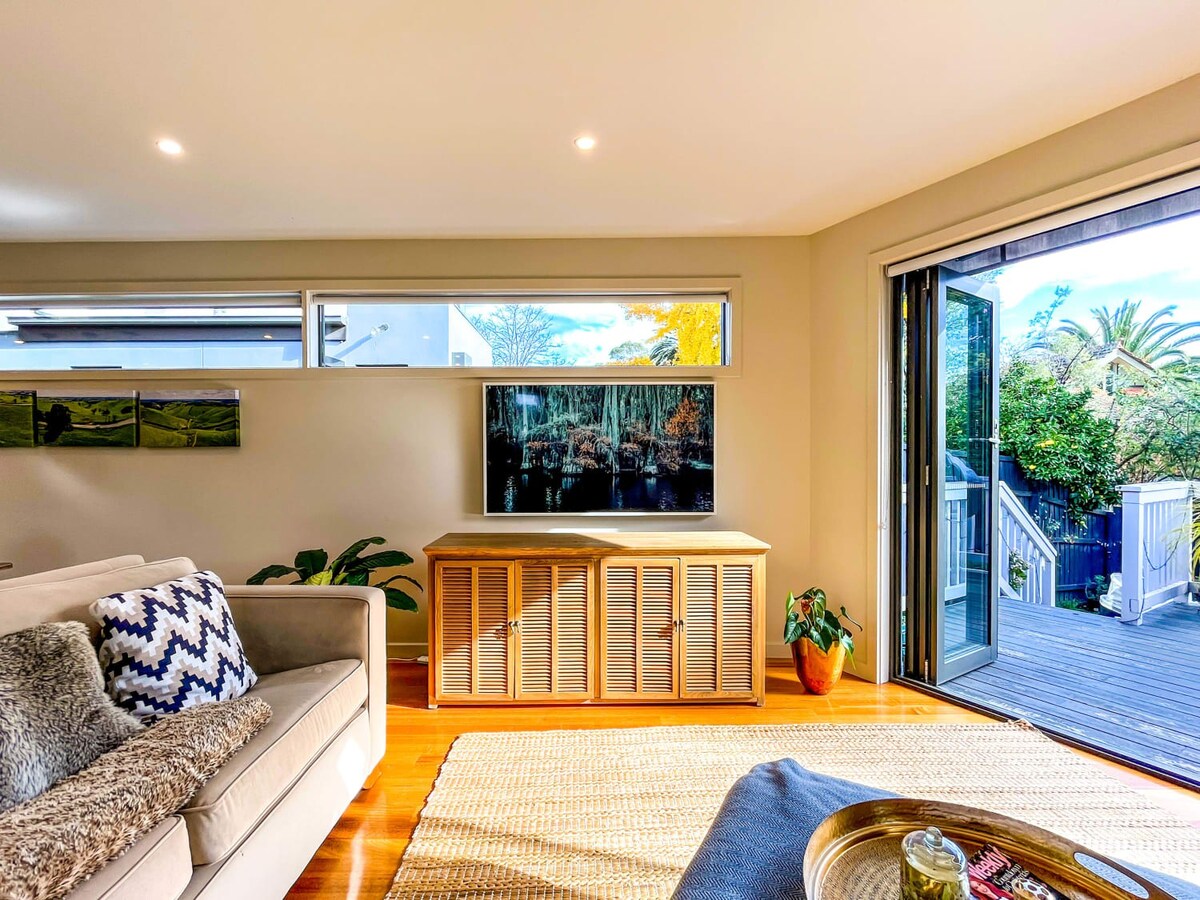 Delux Camberwell Sunny Townhouse