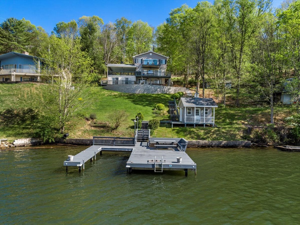 Spacious Waterfront Home on Claytor Lake