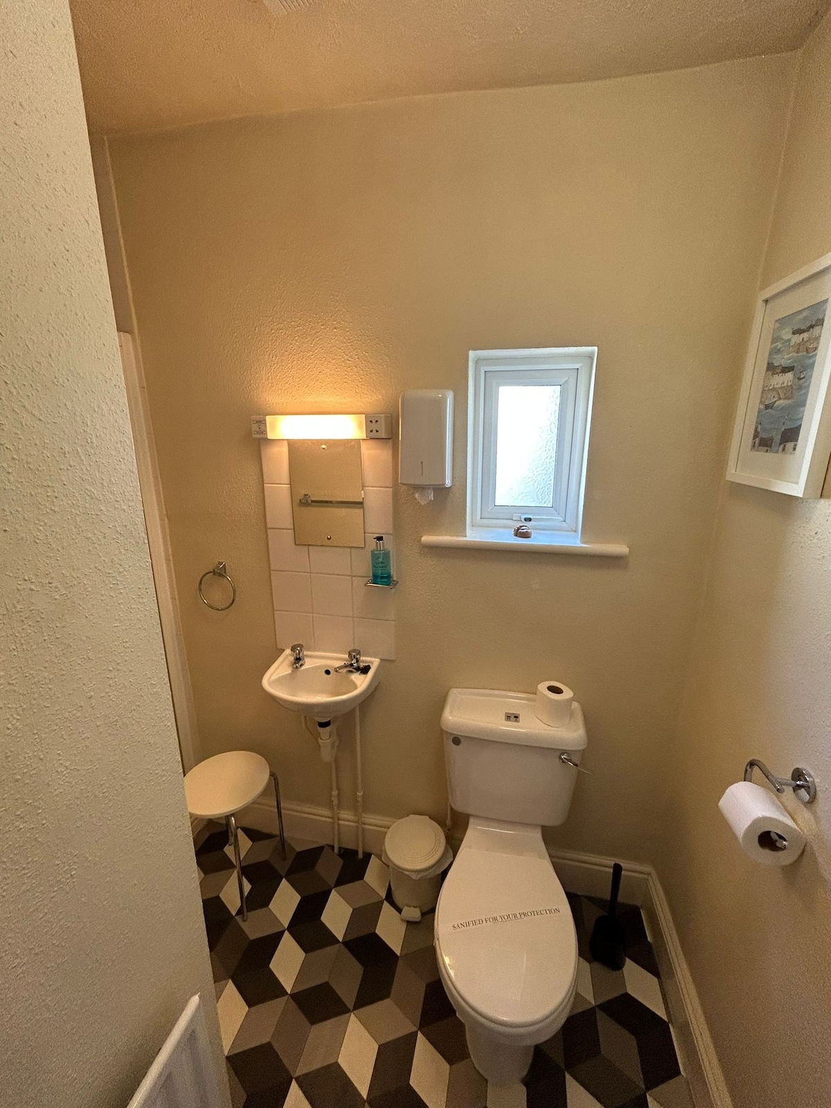 Classic Single Room - Shared Bathroom