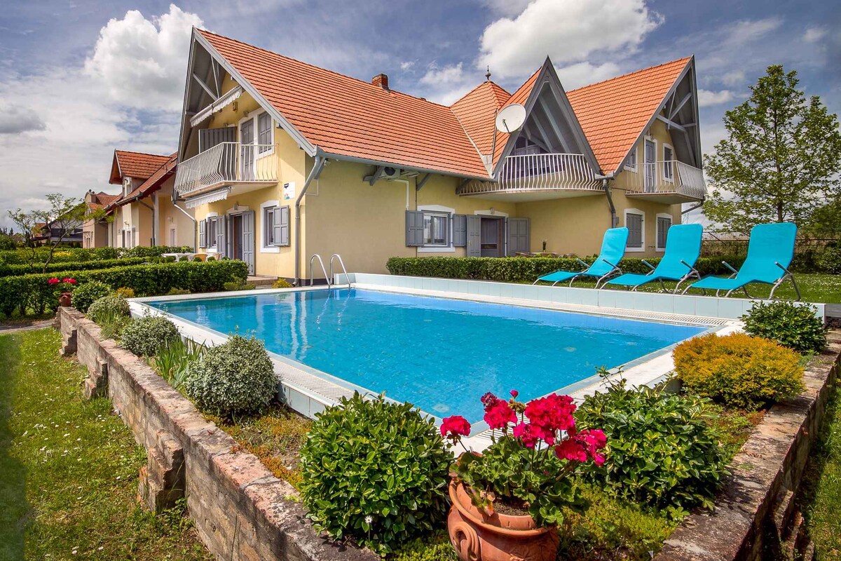 Holiday apartment near the beach with pool