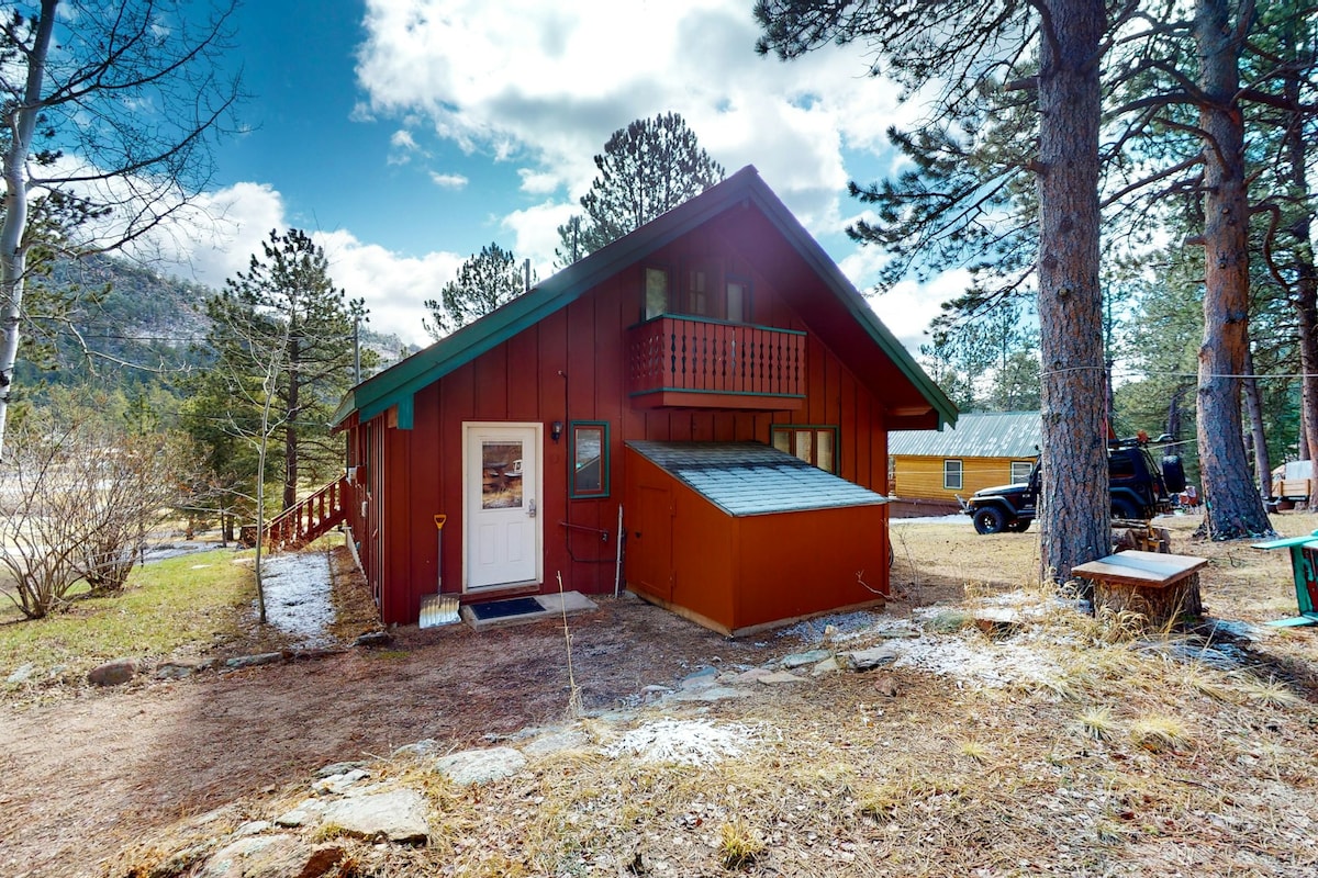 2BR mountain-view with fireplace, deck, grill & WD