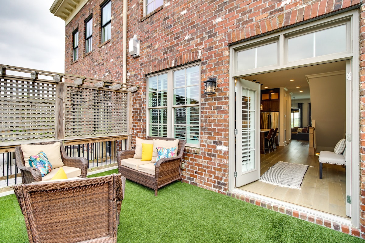 Charming Savannah Townhome - 1 Block to Riverwalk!