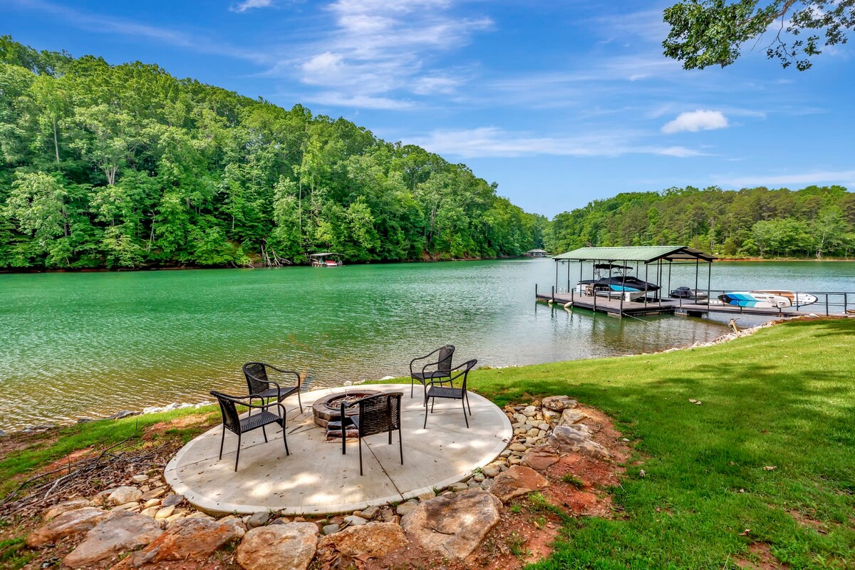 Chartwell Pet Friendly Home in Secluded Cove