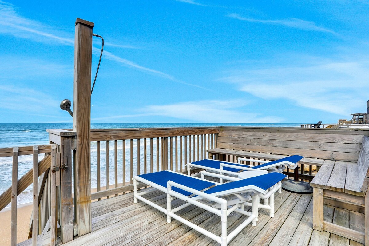 3BR beachfront home on the beach, views, & grill