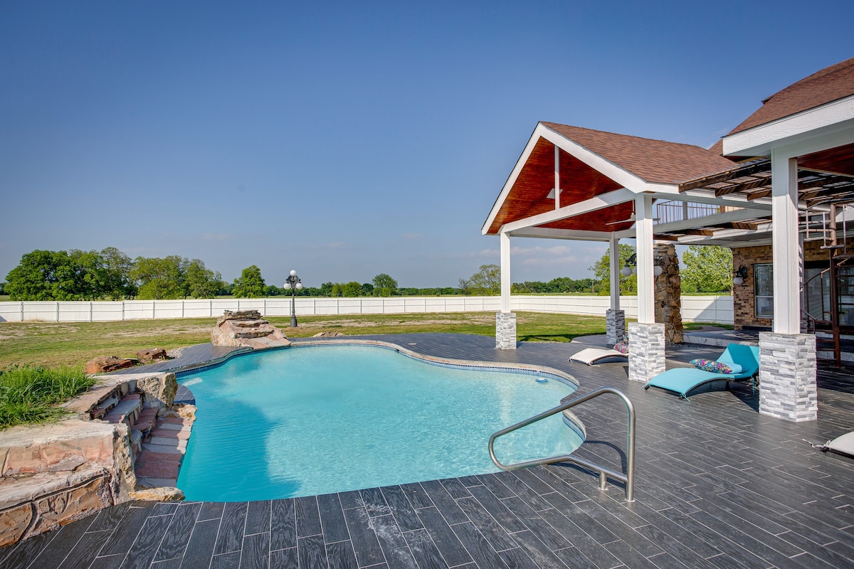 Texas Ranch Vacation Rental w/ Outdoor Pool!