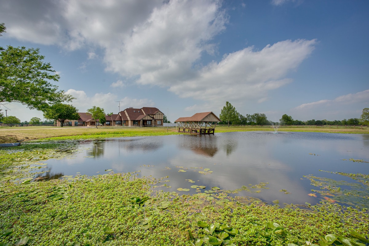 Texas Ranch Vacation Rental w/ Outdoor Pool!