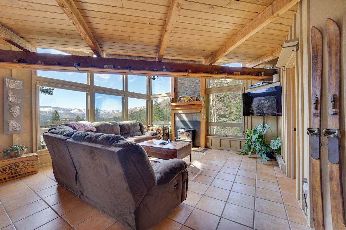 Bayfield Cabin w/ Striking Mountain View & Hot Tub