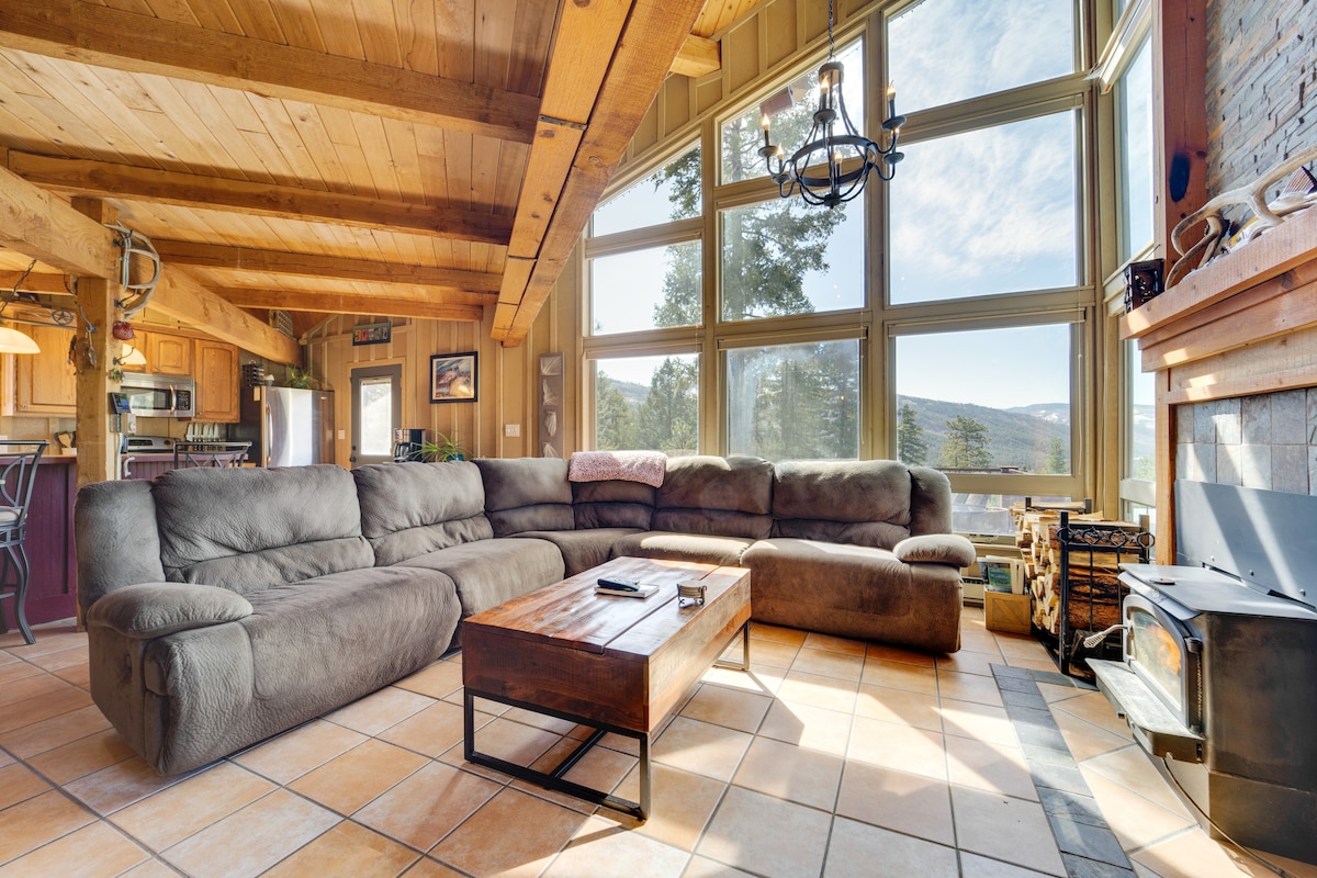 Bayfield Cabin w/ Striking Mountain View & Hot Tub