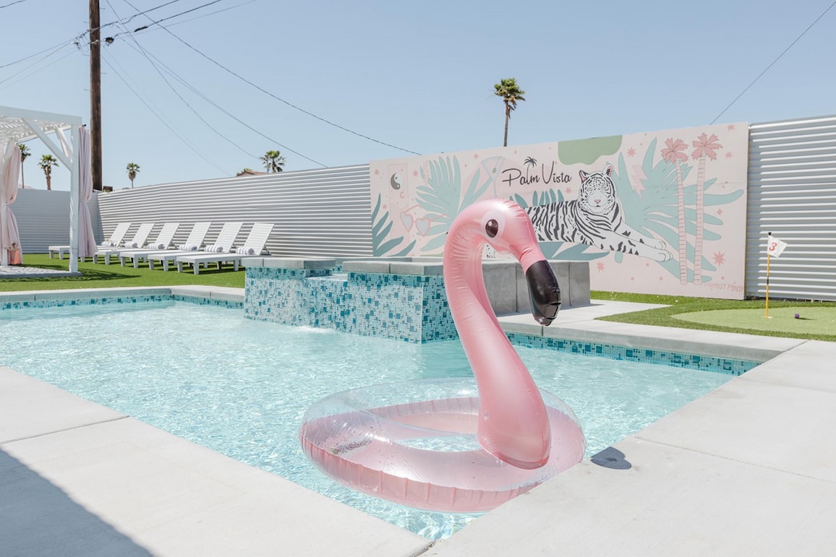 Palm Vista- Stylish Private Home w Pool & Hot Tub