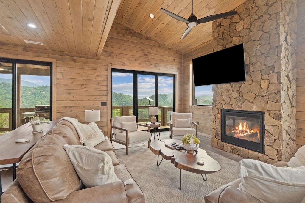 Stunning NEW 5BD Luxury Lodge! Theater & Pool!