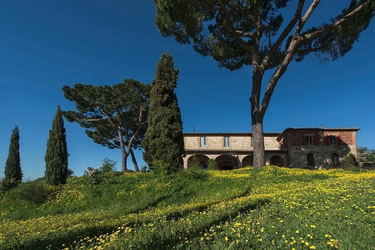 Villa Cerreti stunnin luxury villa former tuscan f