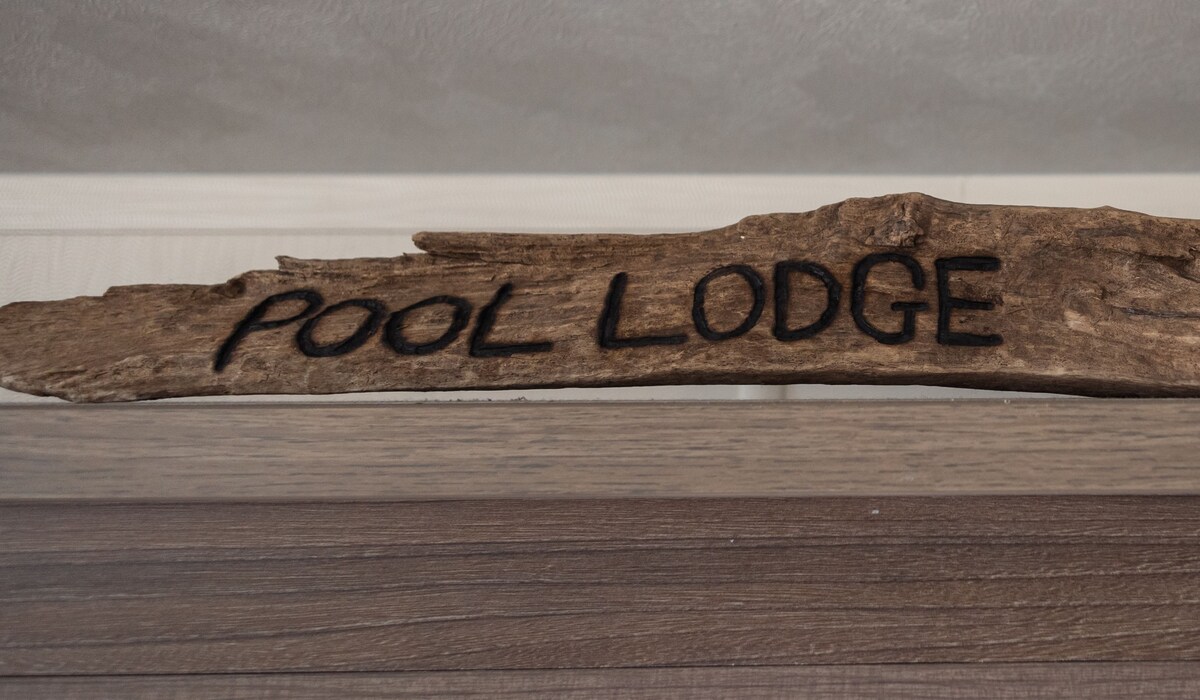 Pool Lodge
