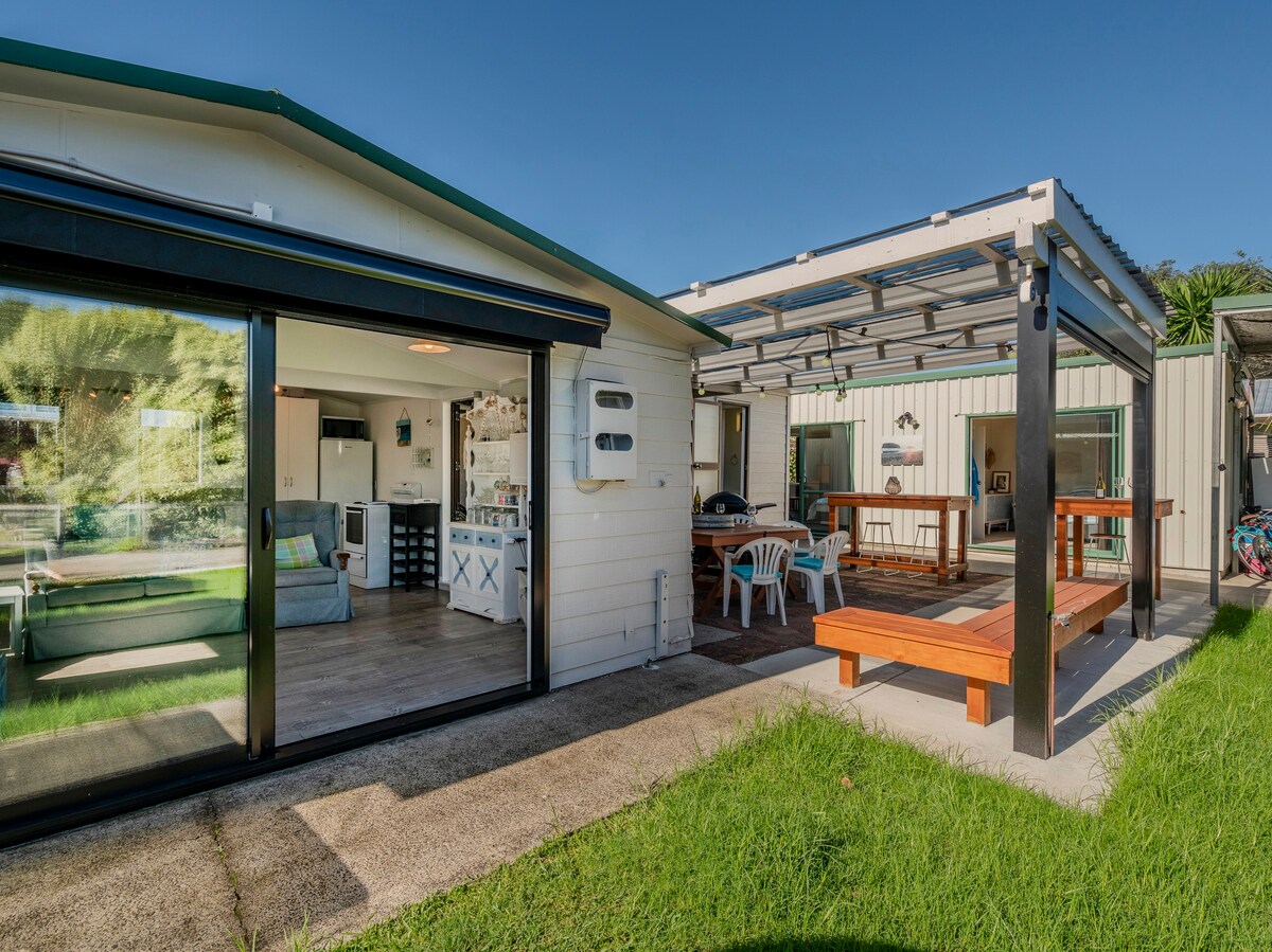 Bach Relax - Whangamata Holiday Home