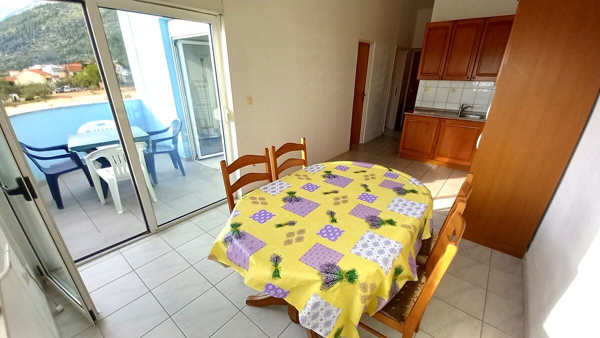 A-21336-a One bedroom apartment with balcony and
