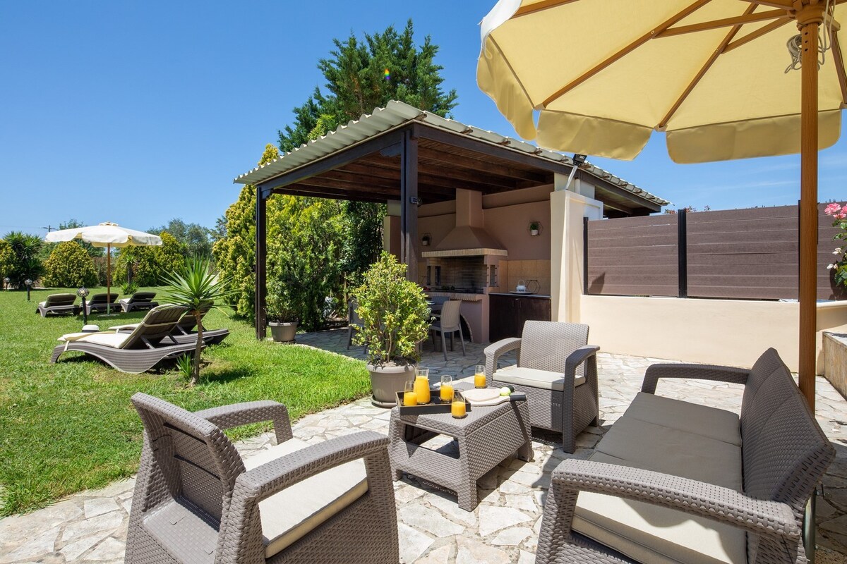 Peroulades Luxury Villa