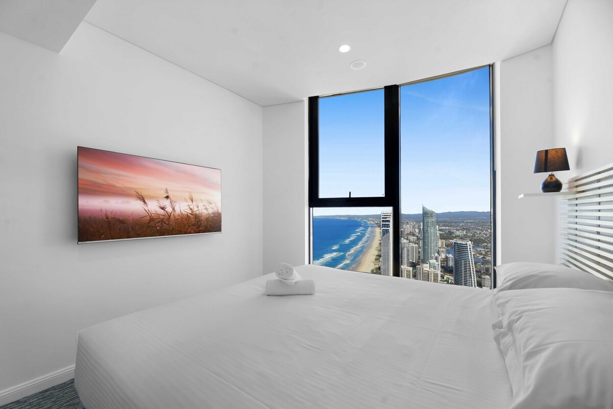 Impeccable Views from 72nd Floor Beachside 2-Bed