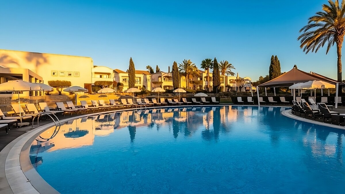 In the Heart of the Algarve! 3 Pools, Spa & Sauna!