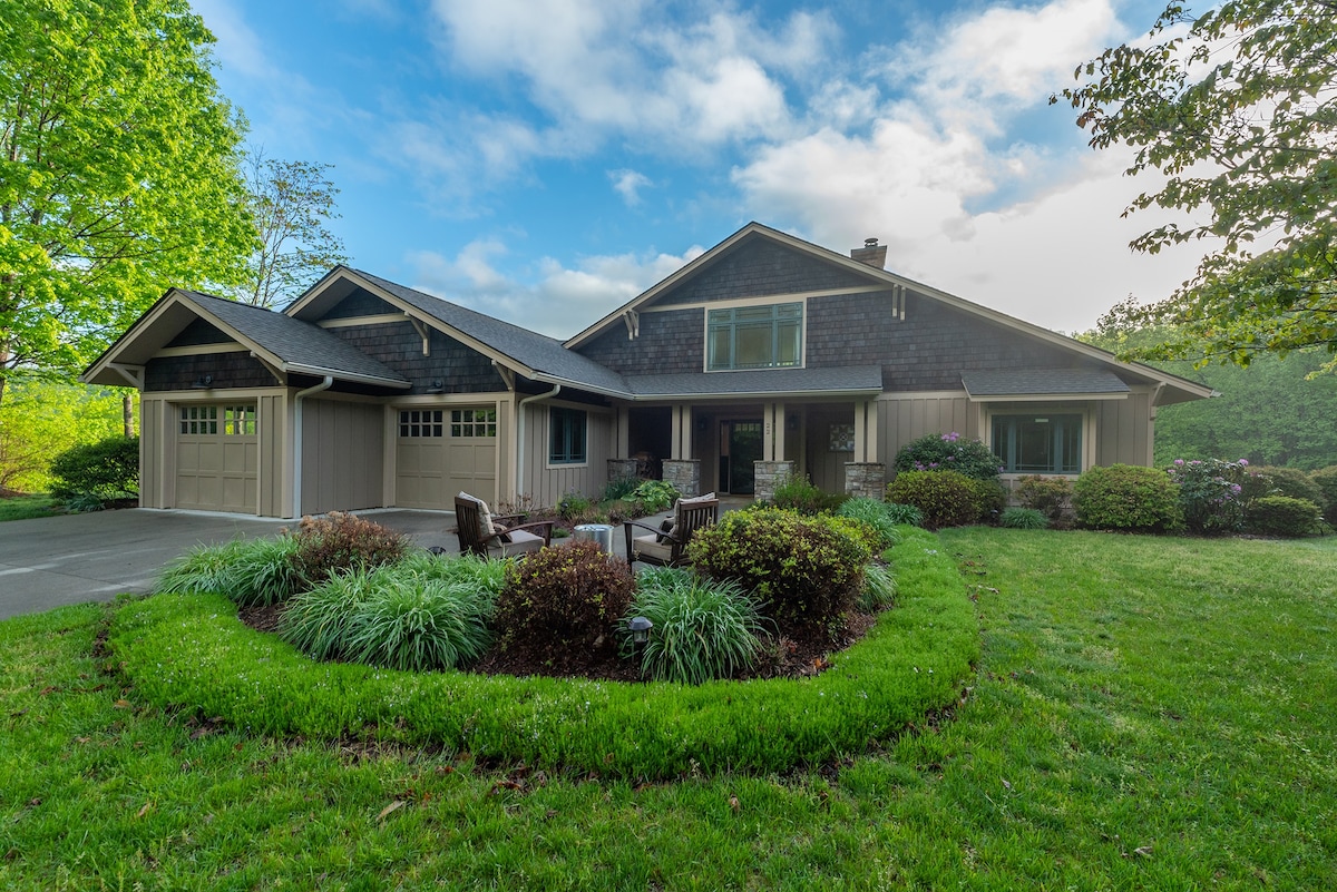 Fireside Retreat | Hot Tub, Fire Pit & Views!