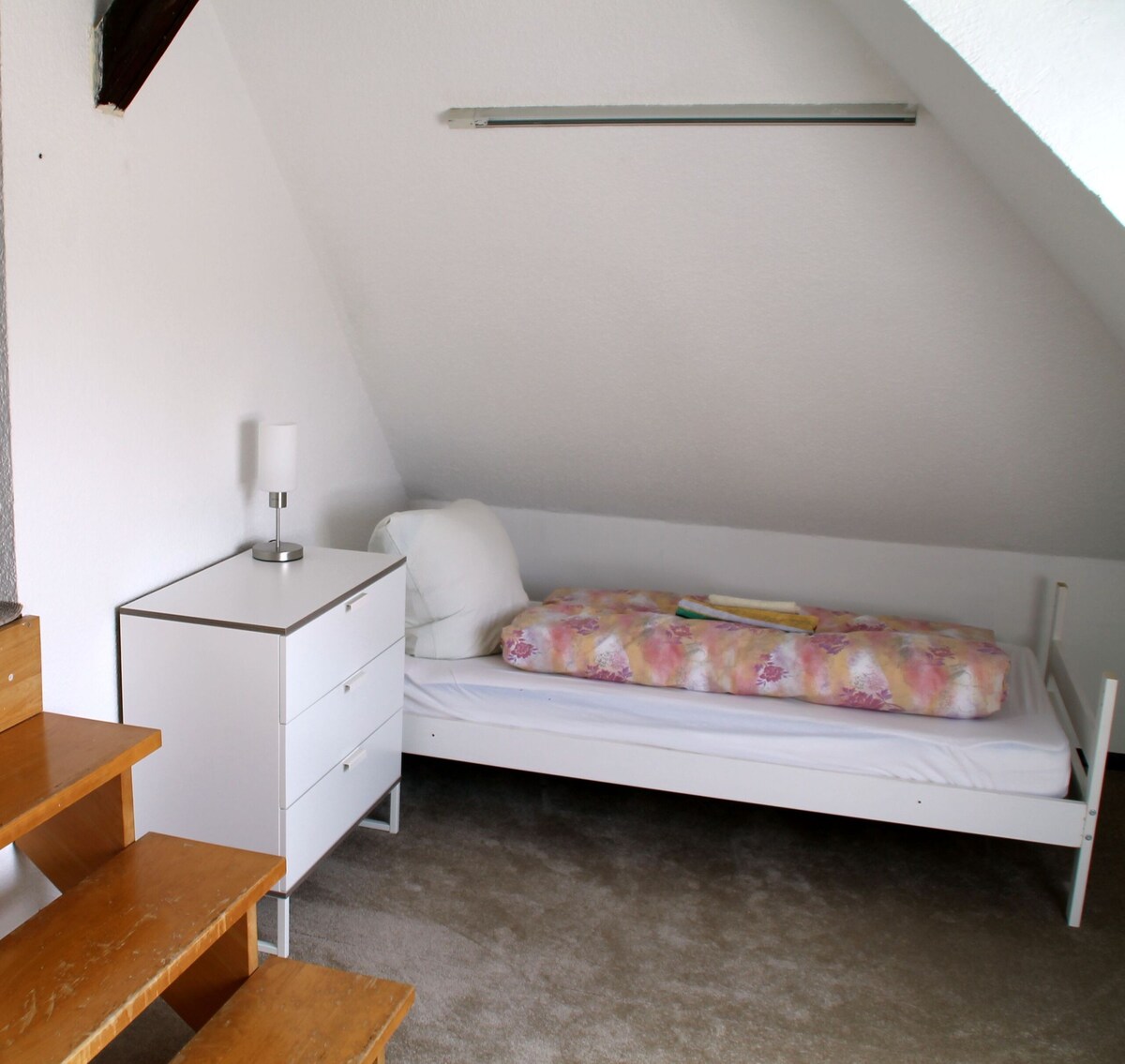 Large (attic) apartment in a quiet location