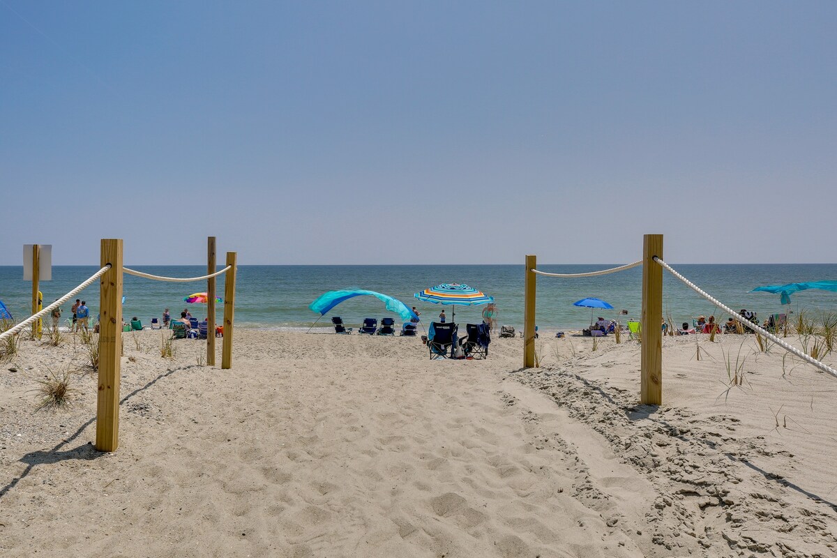 Coastal North Carolina Retreat - Walk to Beach!