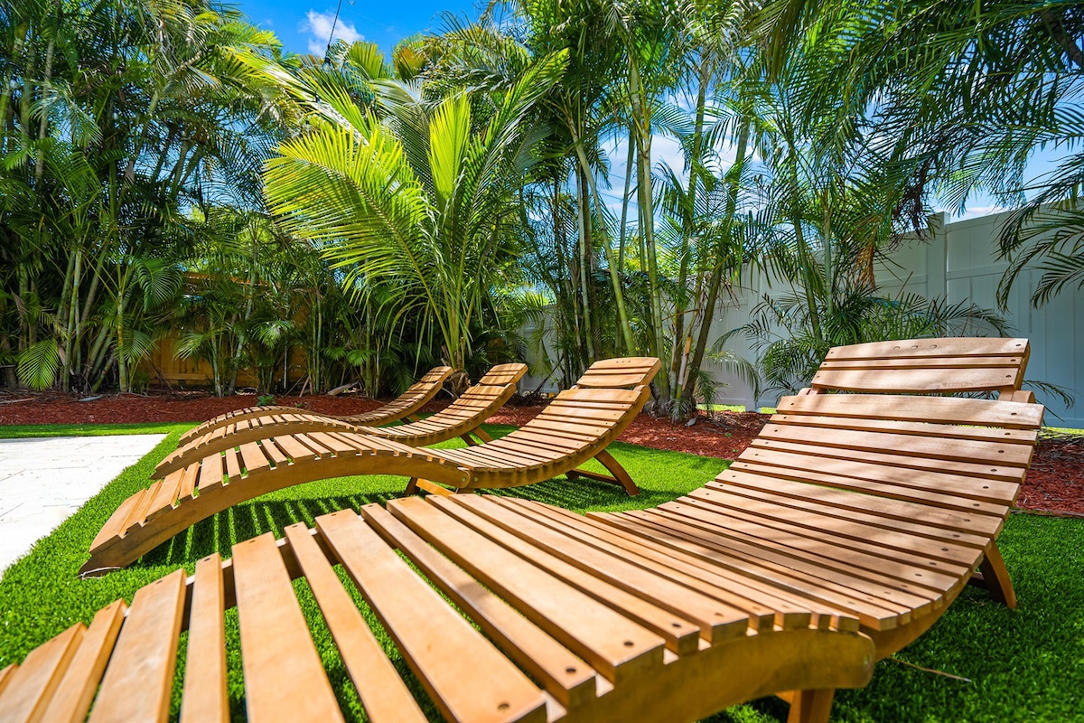 Enchanted Palms | Heated Pool w Sun Deck & Games