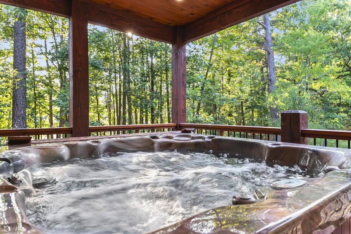 Game Room | Hot Tub | Gas Grill | Waterfall Island