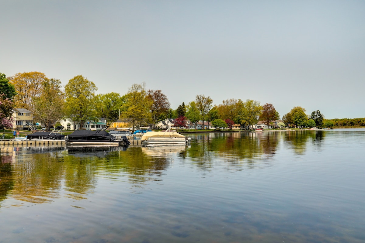 Cottage in Edinboro: Walk to Pat Crawford Beach!