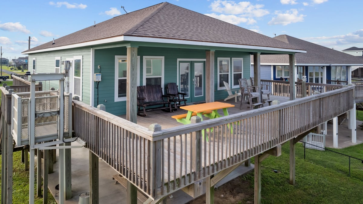 The Sandy Bar 2nd Row Beach House w Golf Cart/Bar!