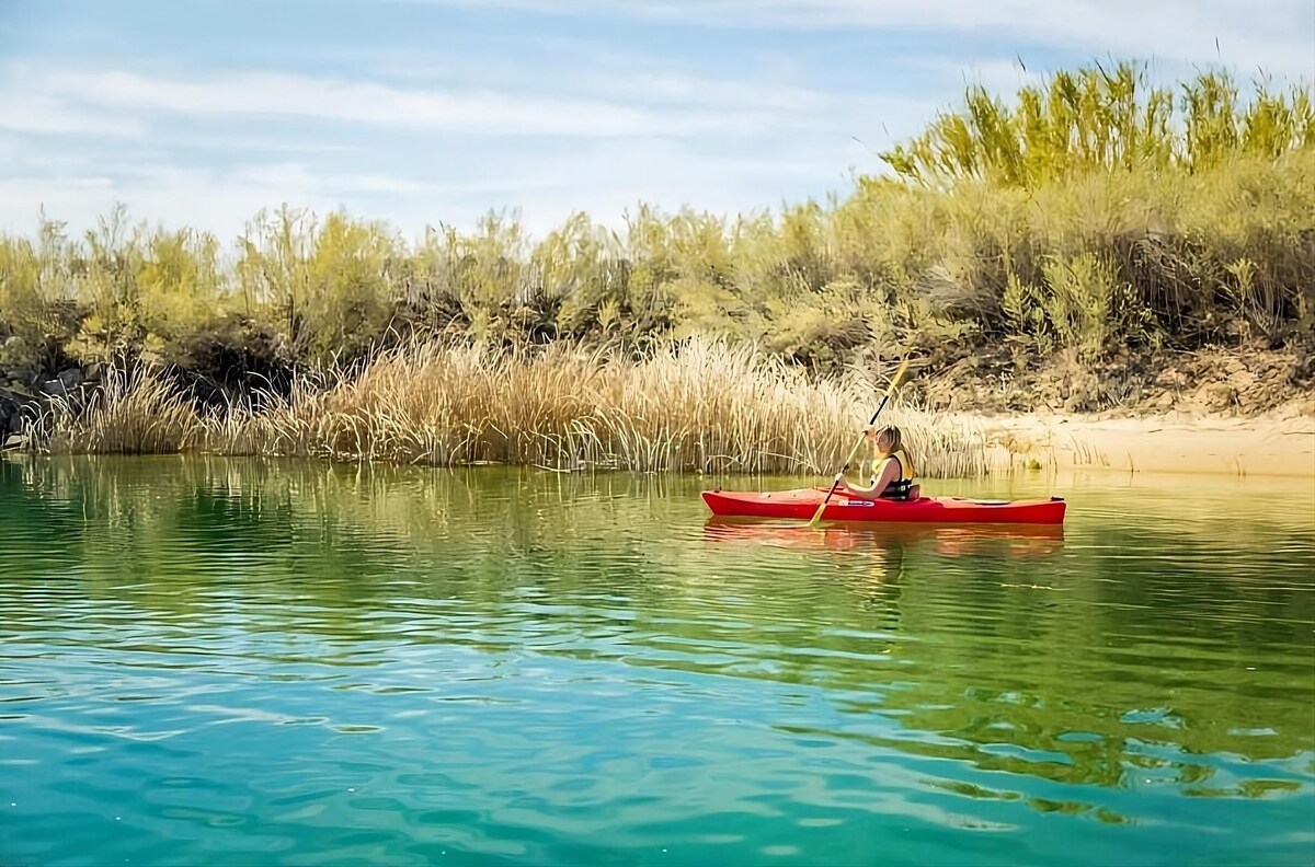 Minutes away from Laughlin Riverwalk! W/ Pool!