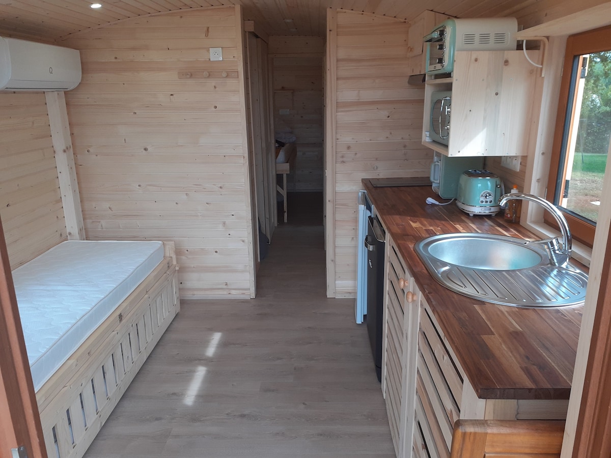 Luxury caravan for six people - private swimming p