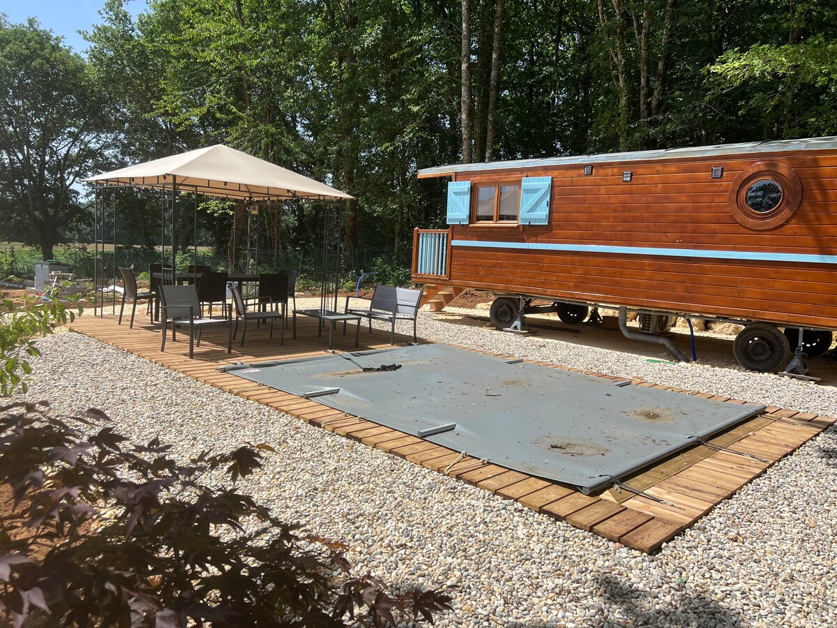 Luxury caravan for six people - private swimming p