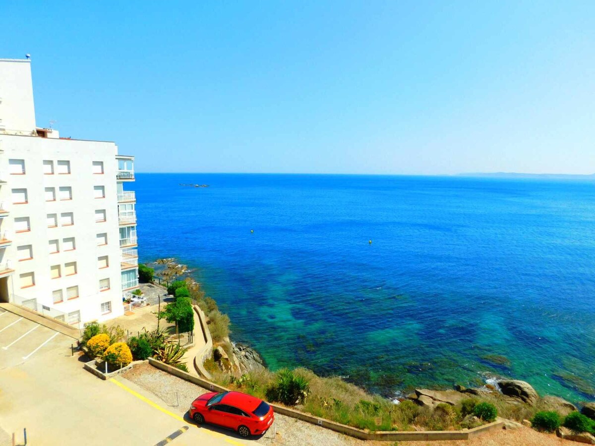 1 bedroom apartment with parking Canyelles Roses