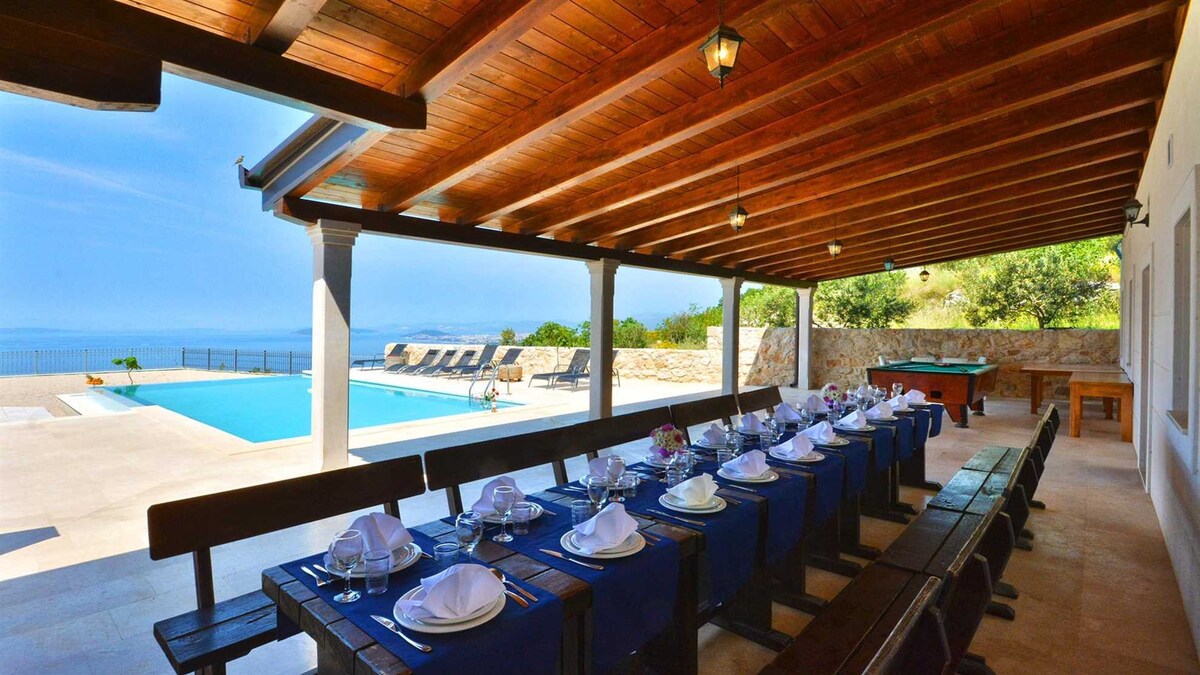 Villa for large groups in Podstrana near Split