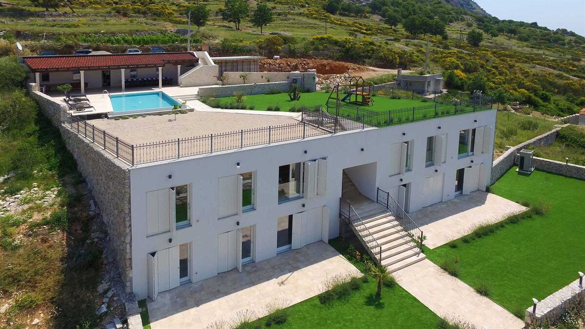 Villa for large groups in Podstrana near Split