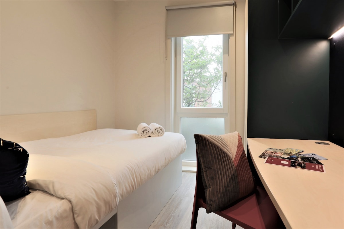 Altido Parkgate - En-suite Double Room - 18+ Only
