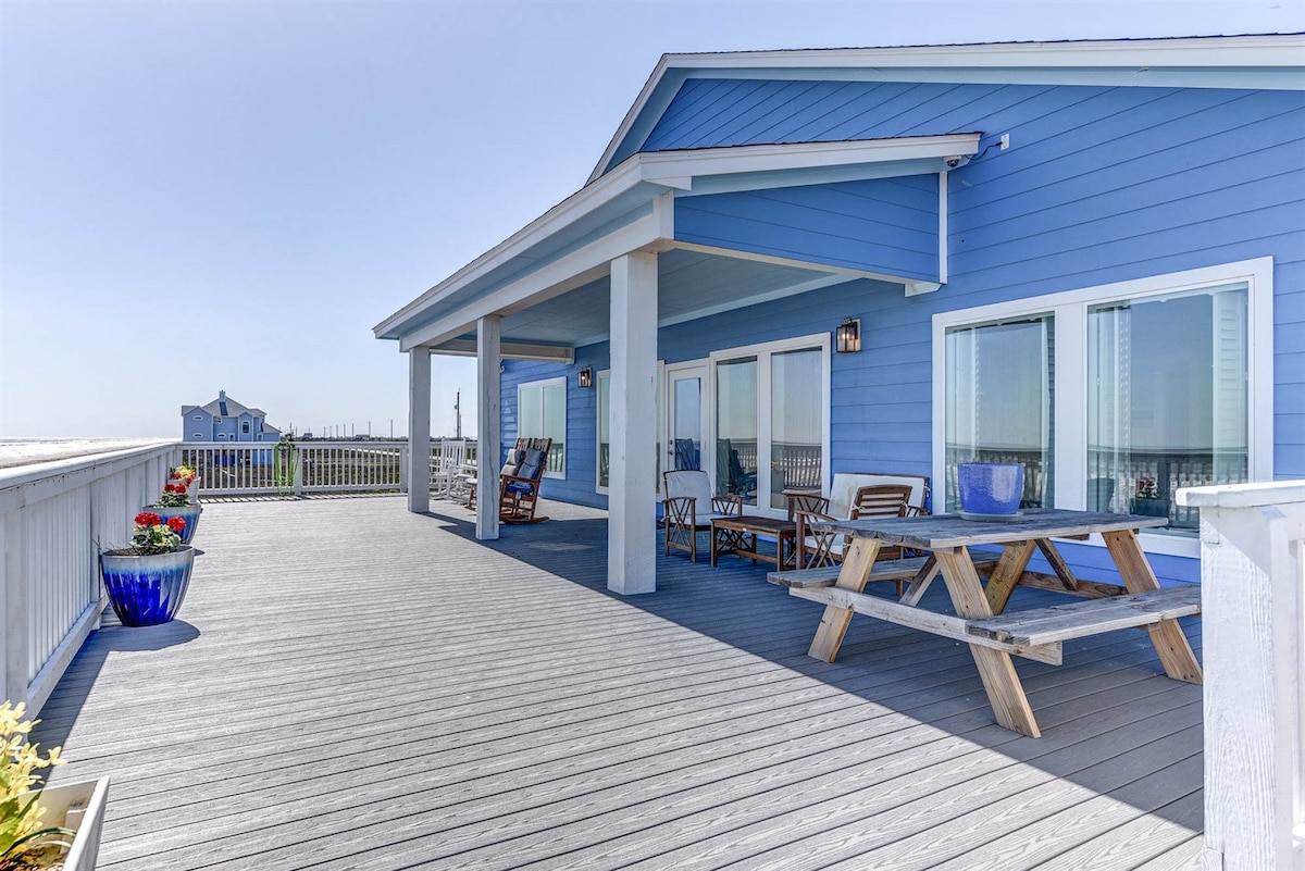 A Luxury Beachhouse Rental Home Near Galveston, TX