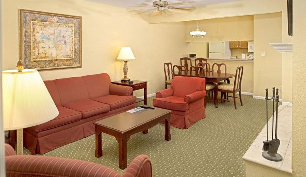 The Historic Powhatan, 2br suite, Saturday check-i