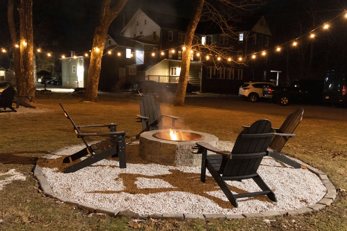 Elements Modern Poconos Cabin | Firepits | Desk