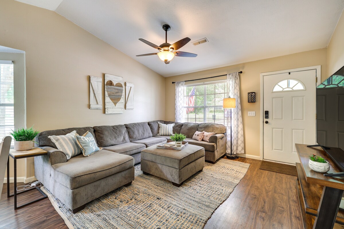 Cozy Fayetteville Vacation Rental Near Campus!
