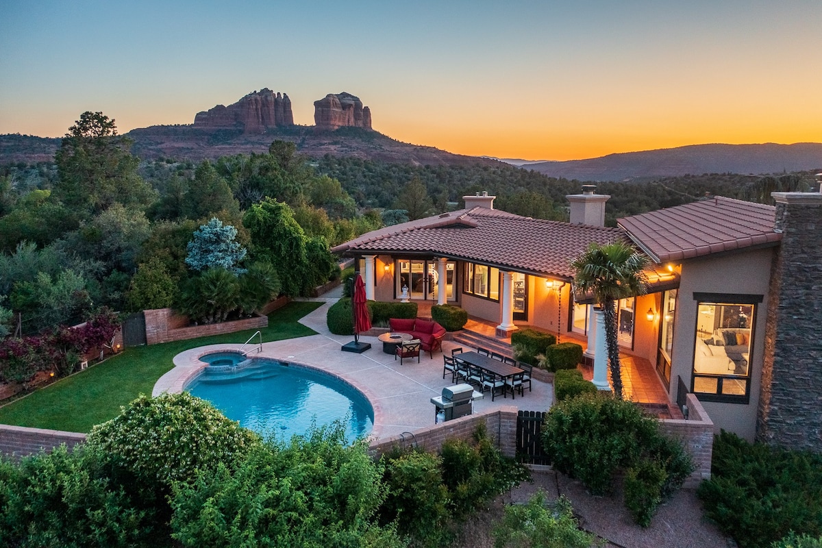 Stunning Luxury Paradise with Views, Pool and Hot