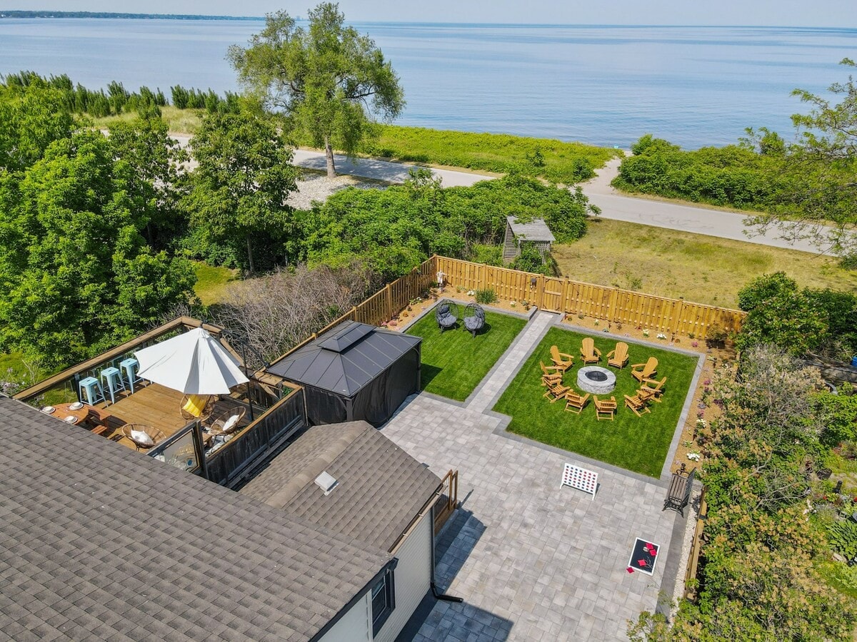 Beachfront Escape | Lakeview deck, Hot Tub, Games