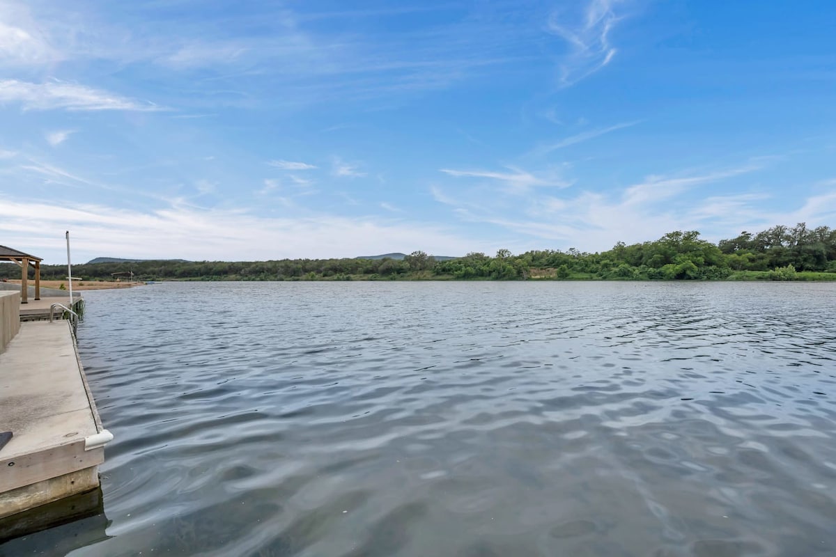Sandy Isles-Perfect place to relax & explore LBJ