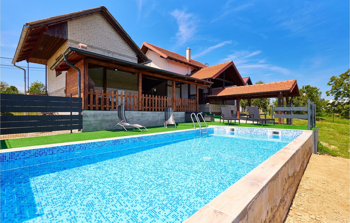 Beautiful home with outdoor swimming pool
