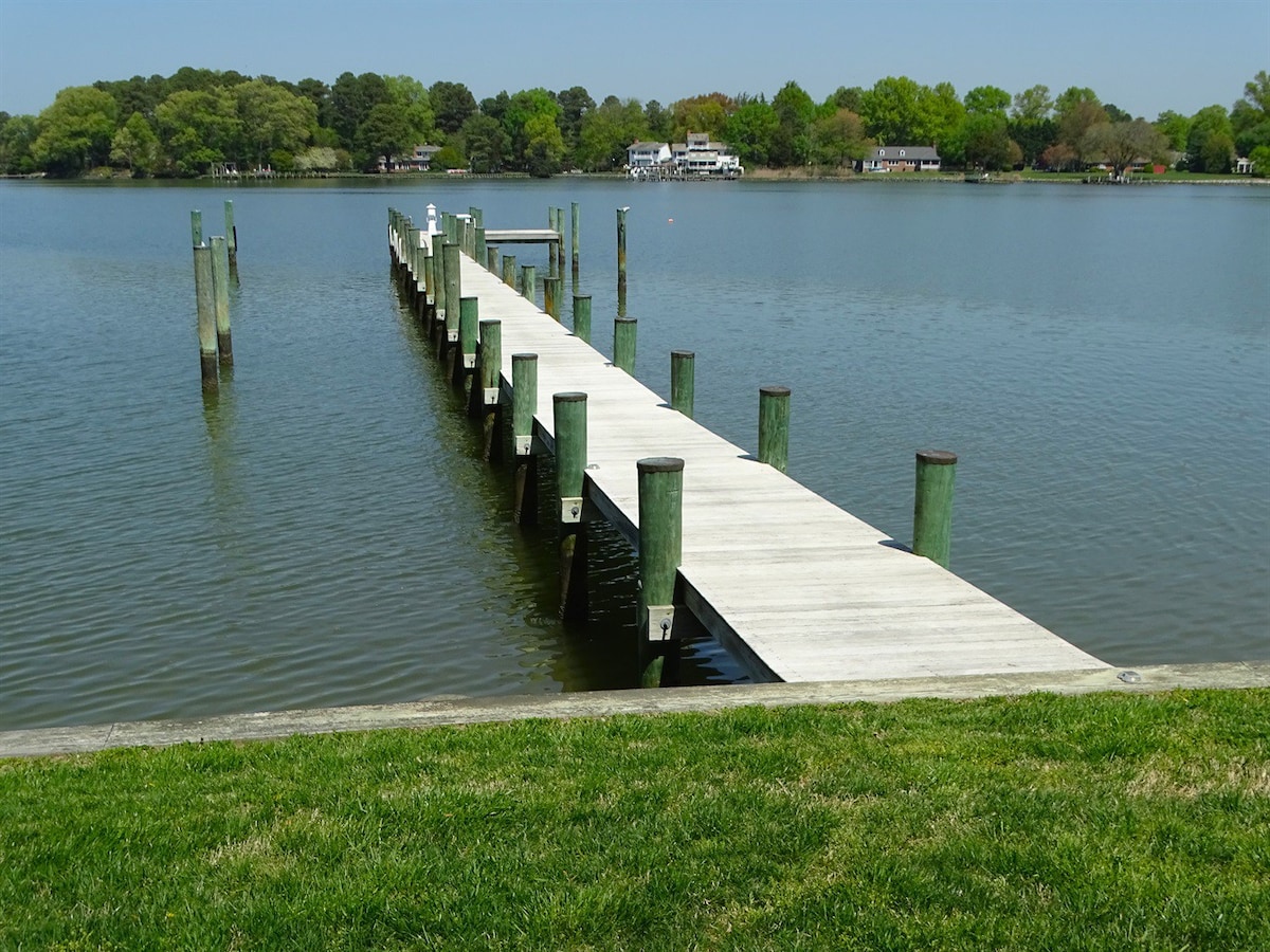 Close to Everything!Surrounded By Water! Dock and
