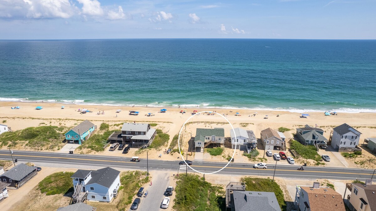 Oceanfront, Dogs Welcome, Right on the Beach!