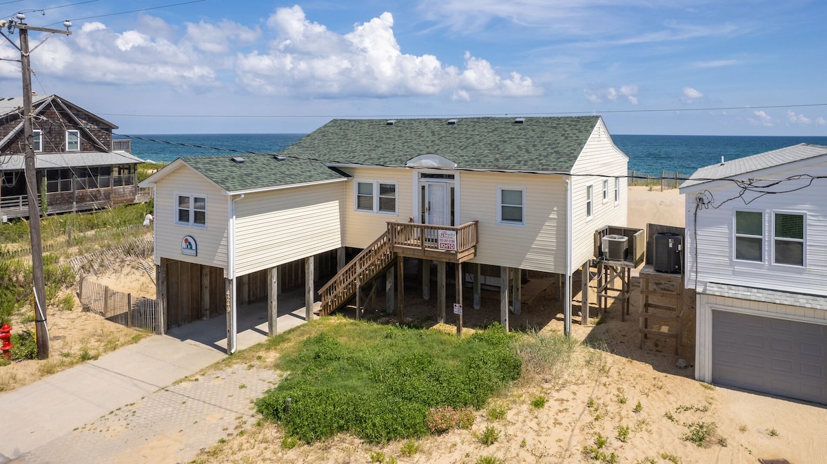 Oceanfront, Dogs Welcome, Right on the Beach!