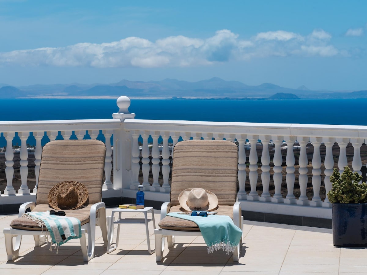 Villa Abubilla, amazing terrace and sea views.