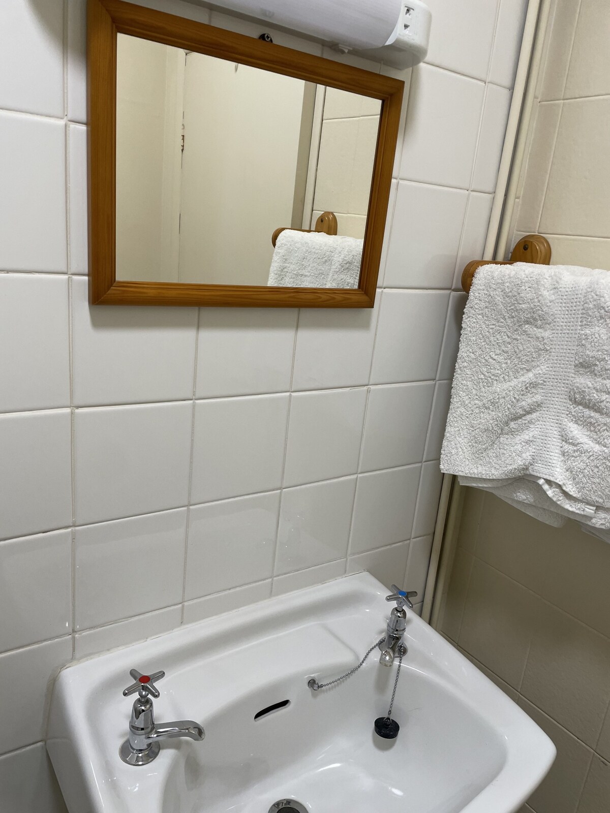 Single room basic Shared Bathroom