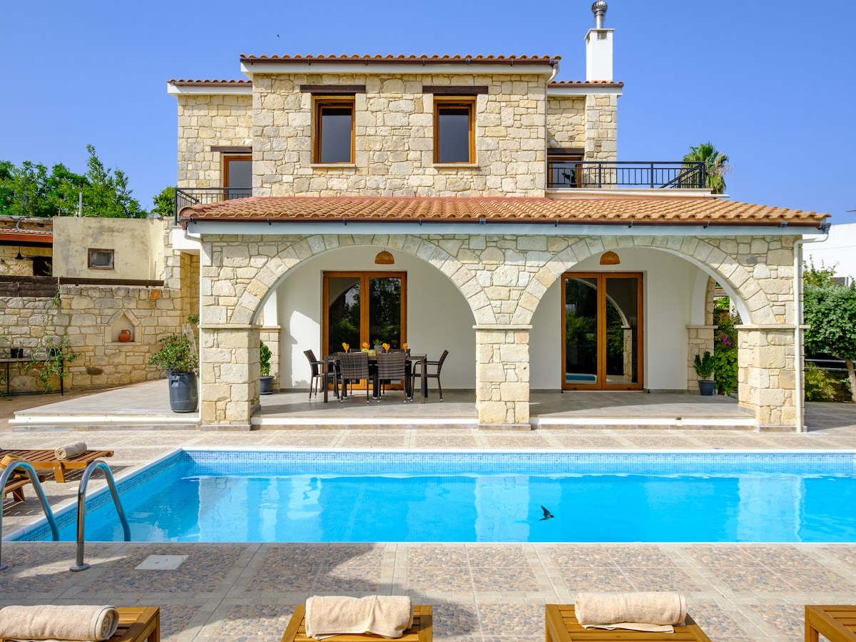 Almond Grove Luxury Villa w/Private Pool