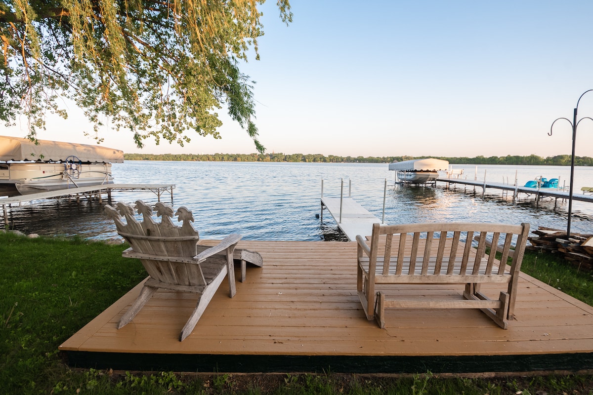 MINNeSTAY * Water 's Edge Retreat | Lake Home